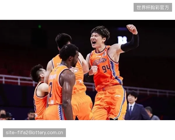 李添荣加冕赛季三分王，其稳定的外线投射成为上海队重要战术棋子。